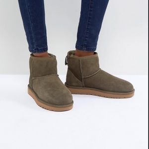 EUC Size 7 Ugg Classic Mini II, Olive